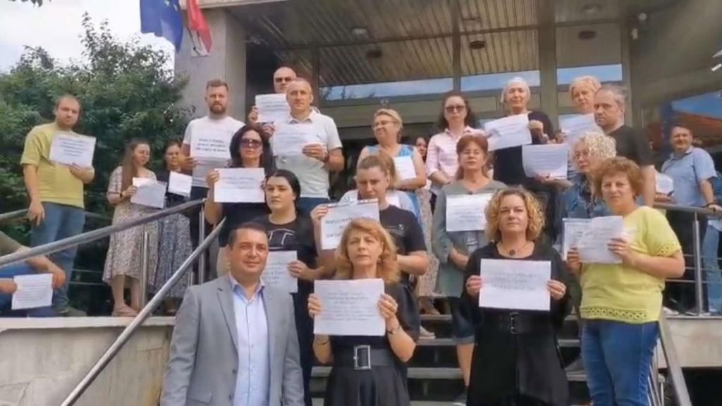 Proteste la Casele Judete ne de Pensii Vrem dreptate