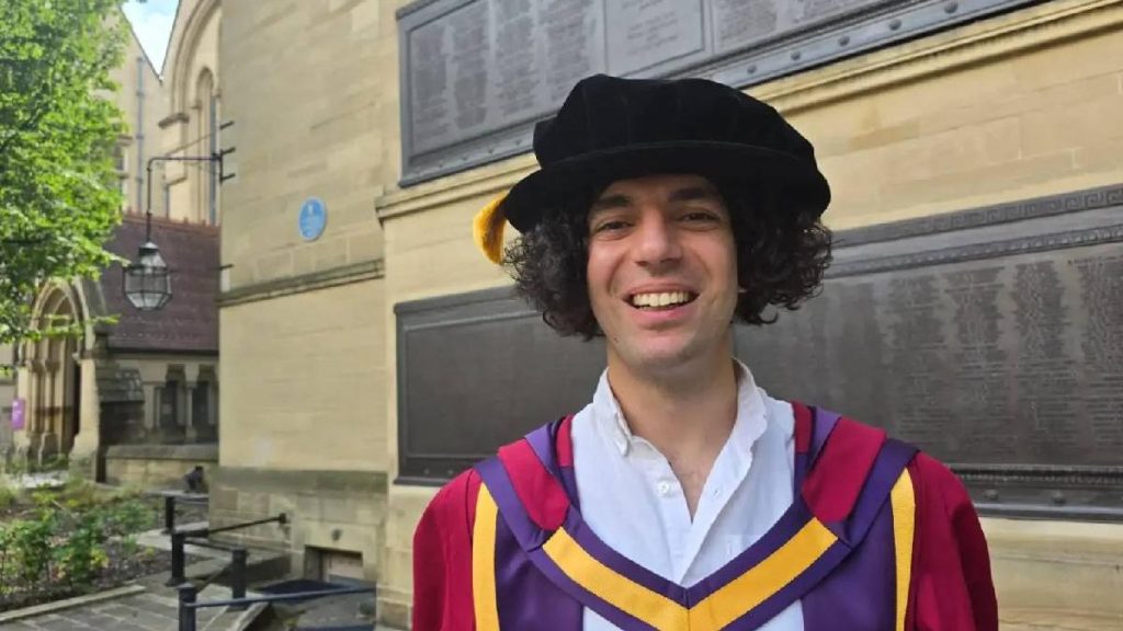 Un roman devine doctor in inteligenta artificiala la Manchester
