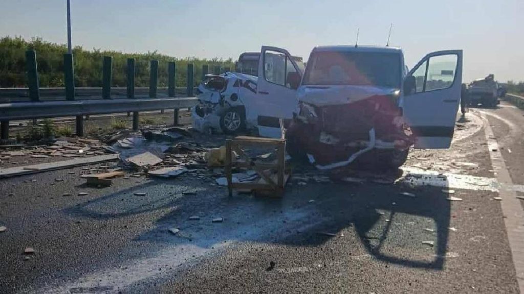 Accident cu sapte vehicule pe A2 Caras severin doua raniti trafic oprit