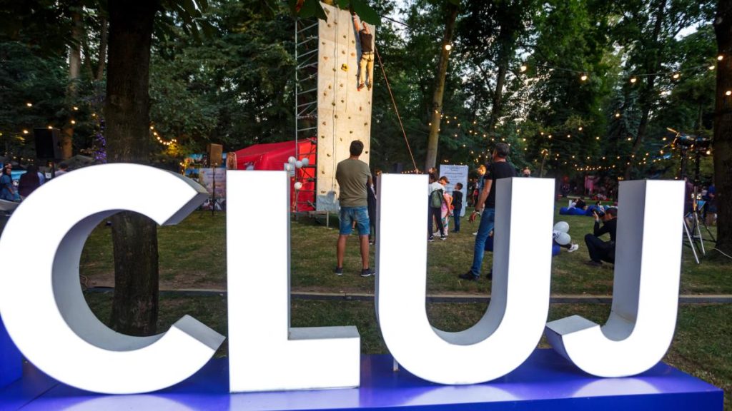 Cazarile in apartamentele din Cluj vs Dubai pentru UNTOLD 2025