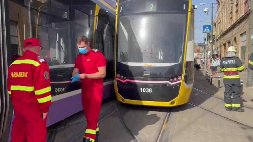 Doua tramvaie s au ciocnit la Timisoara