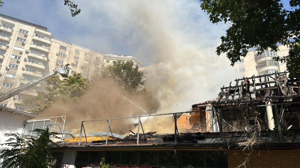 Incendiu mare de fum pe Calea Victoriei Bucuresti