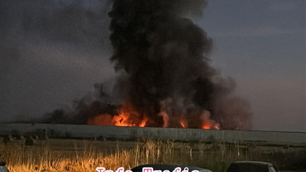 Incendiu mare la magazinul Dragonul Rosu Bucuresti