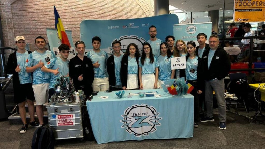 Liceenele din Pitesti invingatoare la concursul de robotica