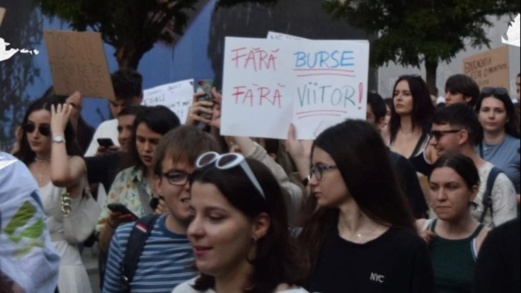 Ministrul Educatiei trimite studentii la munca dupa taierea burselor Proteste anuntate la Guvern