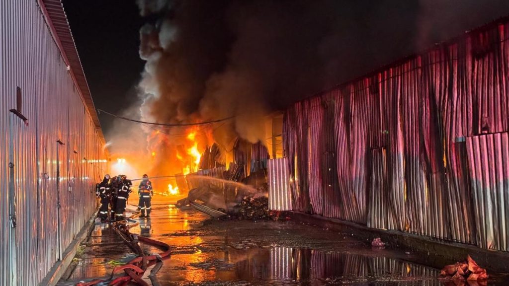 Ne a nenorocit incendiul de la dragonul rosu