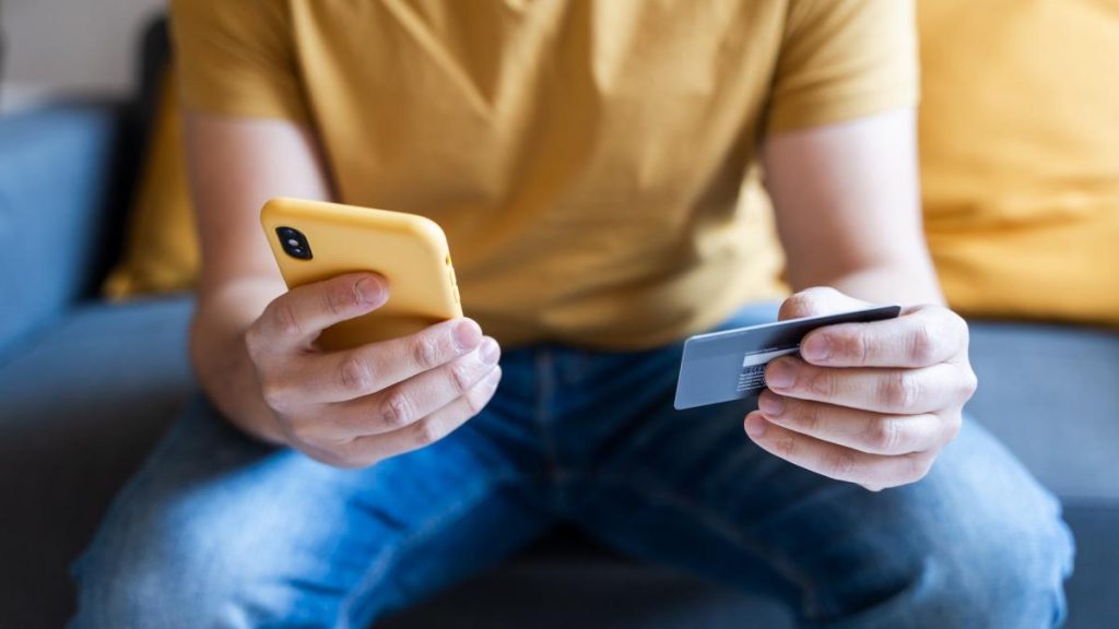 O noua inselatorie online in Romania cu laptopuri gratuite