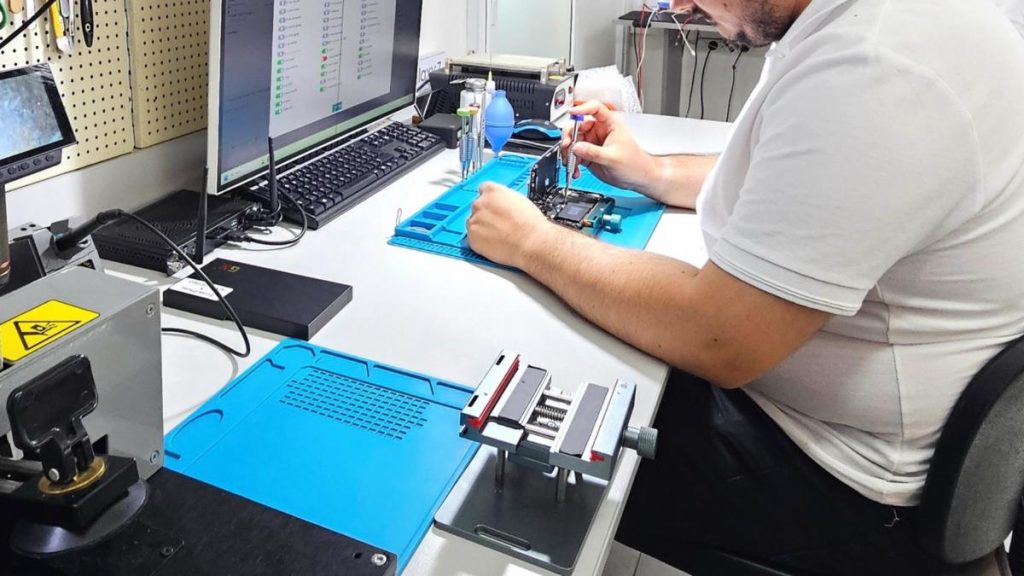 Orasul din Romania cu primul self service pentru telefoane