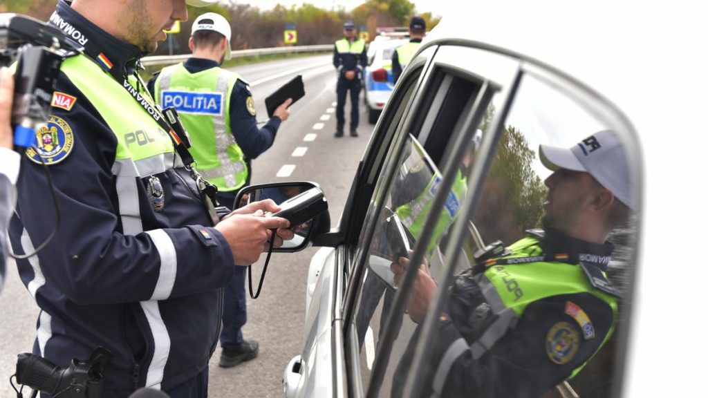 Perchezitii la IPJ Valcea Politisti suspectati de spaga