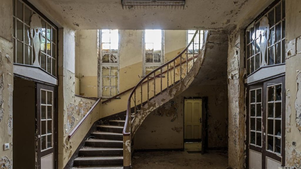 Provocarea Urbex un trend periculos pe TikTok Sfaturi pentru adolescenti si parinti