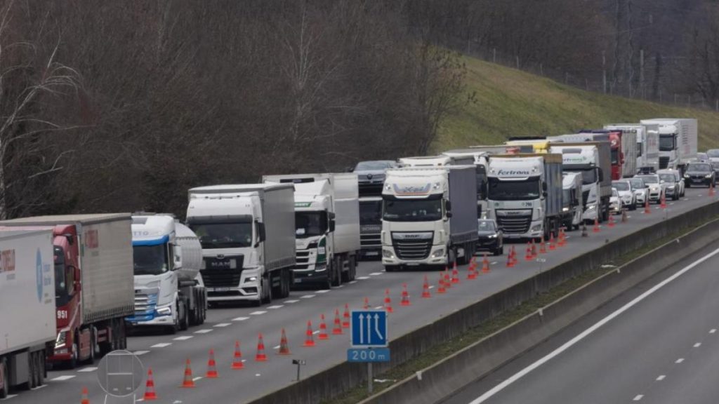 Restrictii pe sosele din cauza codului rosu de canicula
