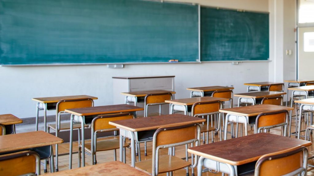 Revolta in educatie din cauza interzicerii cumulului pensie salariu