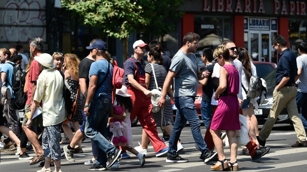 Romania pierde tineri activi concursul Proiect de tara Romania 2050 propune solutii