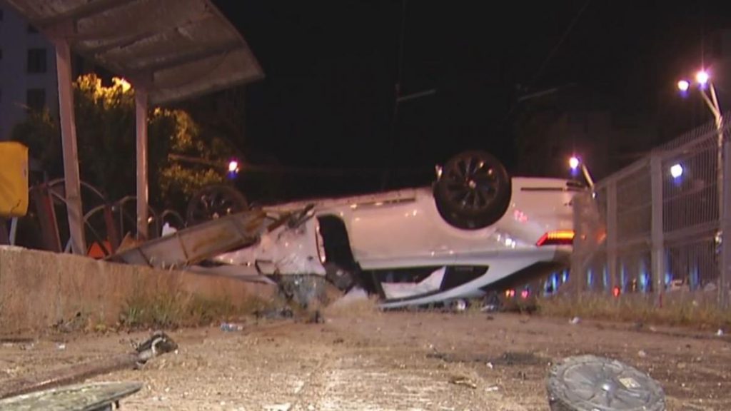 Sofer a distrus refugiu de tramvai in Bucuresti