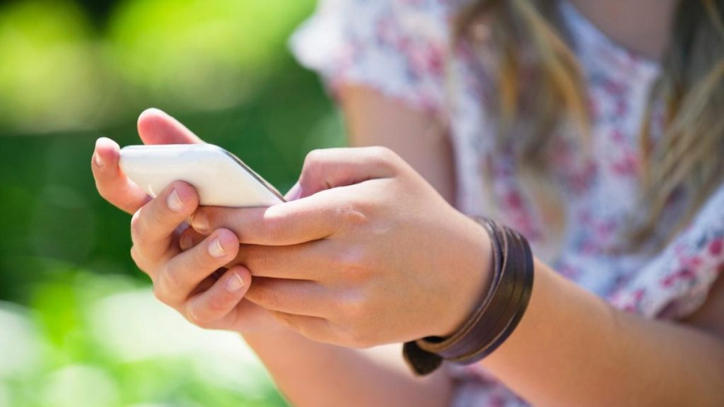 Trend ingrijorator tinerii suna la 112 pentru distractie
