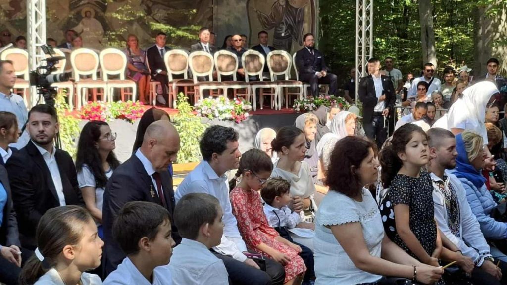 Unde este Nicusor Dan Imagini la manastire de Sfanta Maria