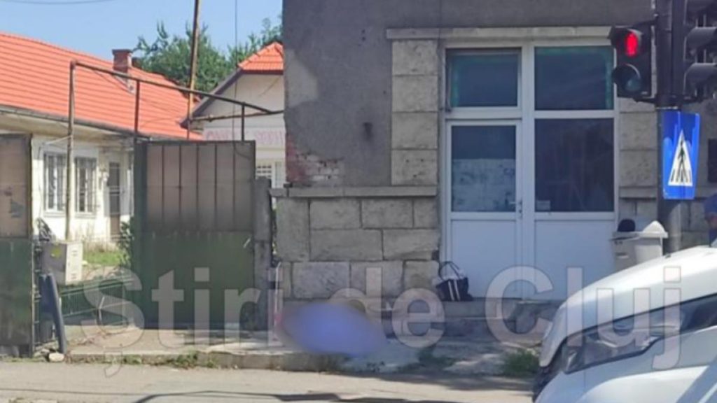 cadavrul unei femei lasat trei ore pe strada