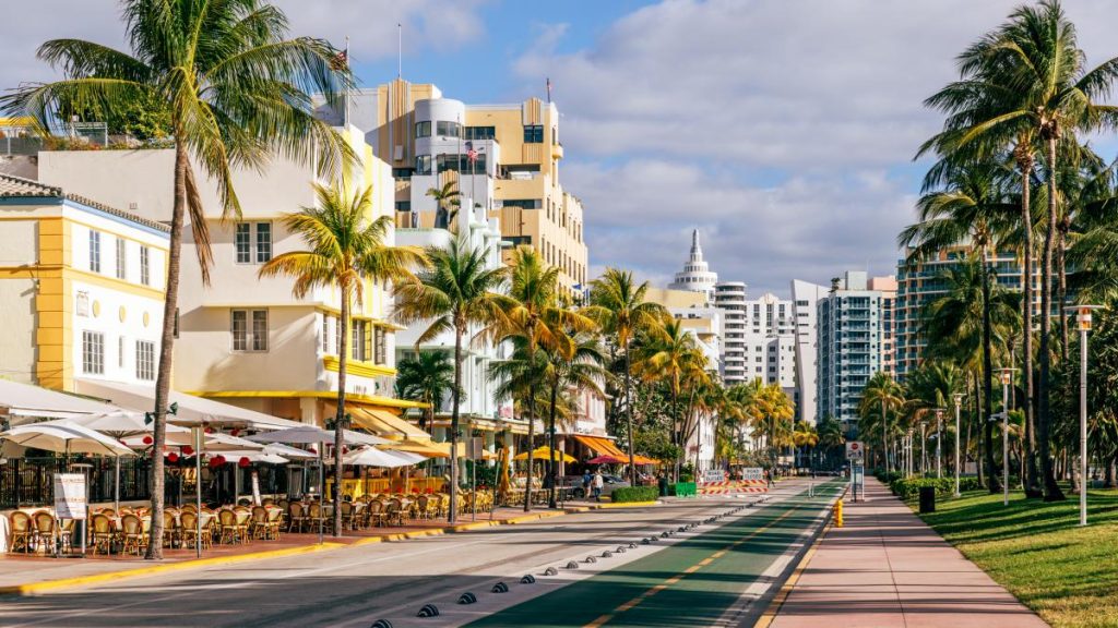 Ameninati de Bolojan angajati pleaca in pelerinaj la Miami