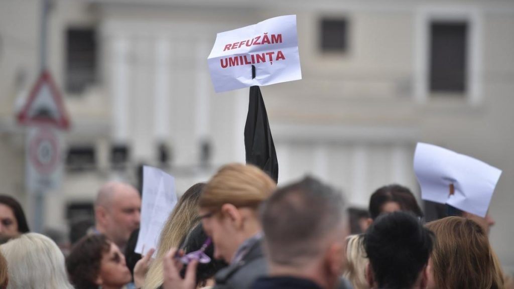 Angajatii din Guvern au trimis scrisori de plangere