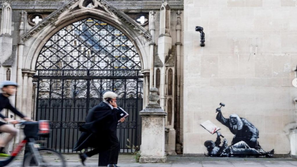 Banksy lovete din nou la Curtea Regal de Justiie
