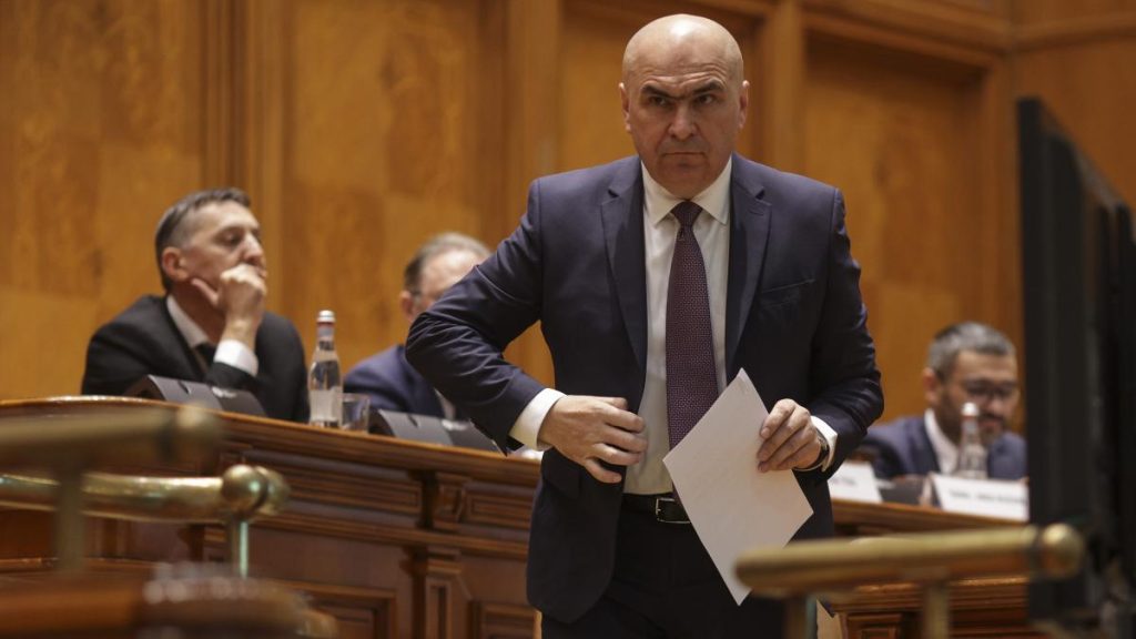 Bolojan confruntat cu 4 motiuni de cenzura cate voturi trebuie Opozitiei pentru a demite Guvernul