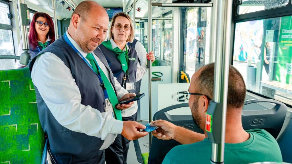 Controlorii STB au primit uniforme noi