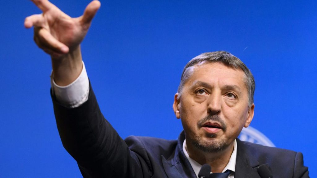 Daniel David afirma ca demisioneaza daca trece motiunea AUR