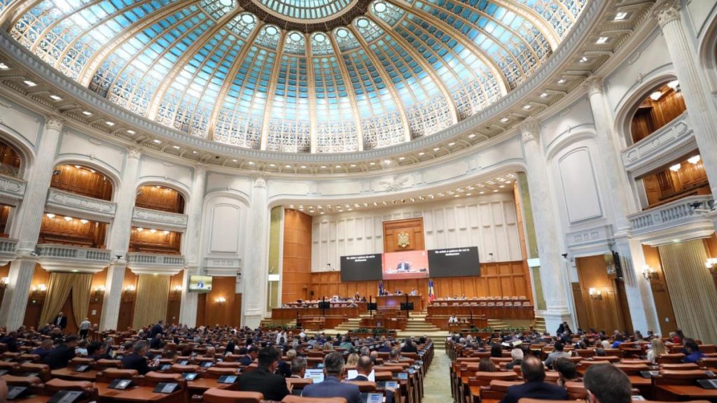 Deputatii au respins excluderea CCR din procesul electoral