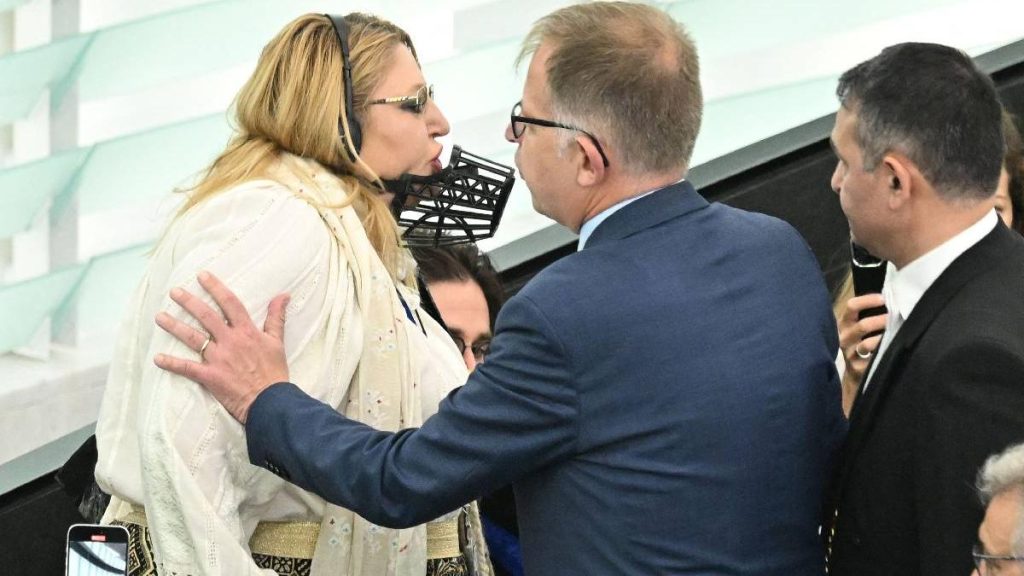 Diana Sossoaca a facut circ pe aeroport mesaj pentru procurori