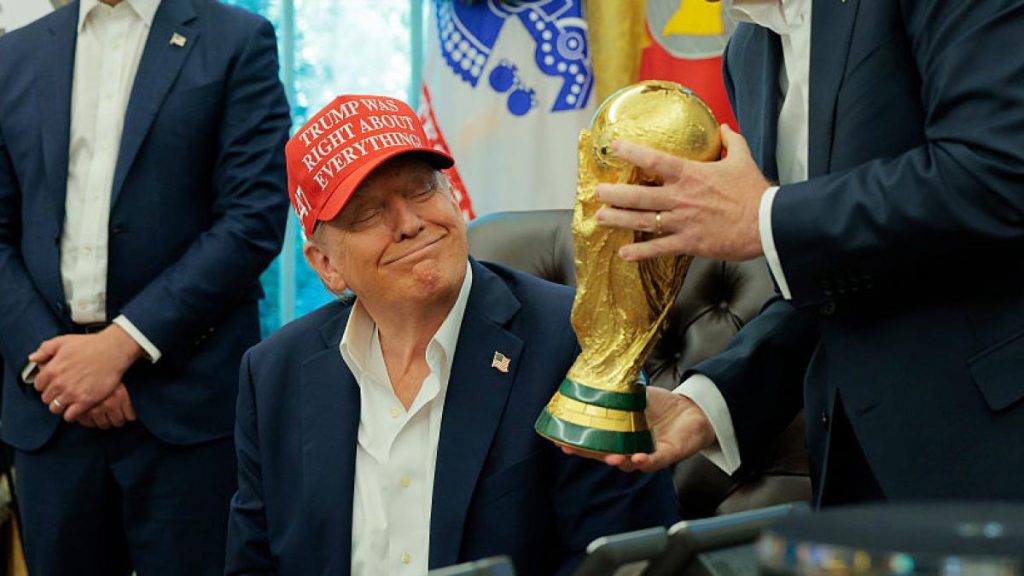 Donald Trump va muta meciurile din orase periculoase