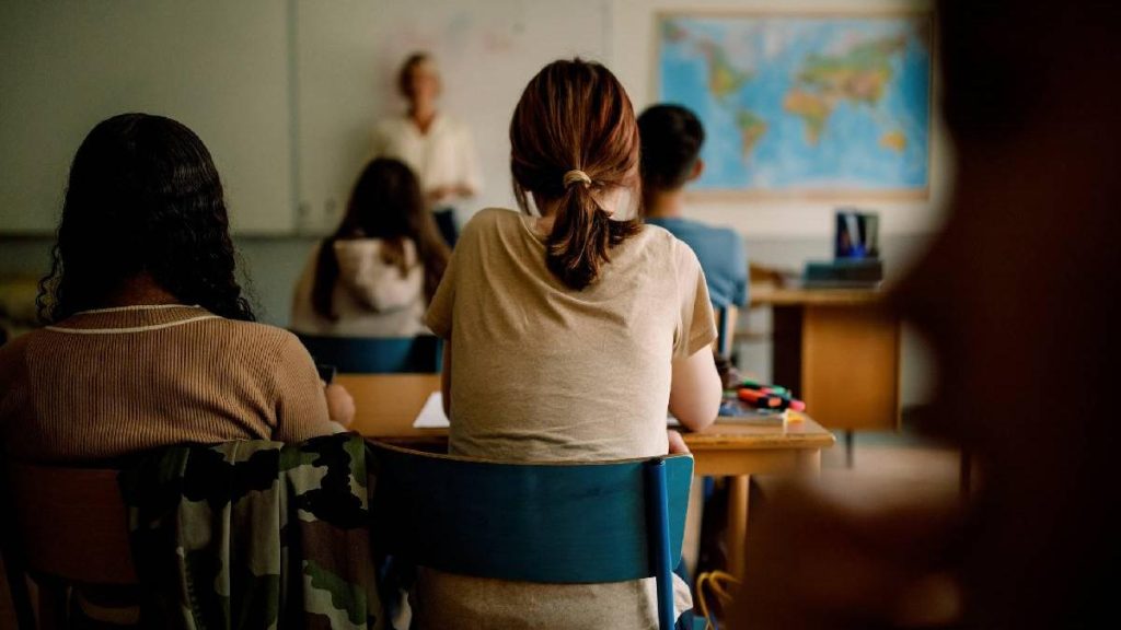 Elev de la liceul de top din Constanta a batut profesoara in fata colegilor