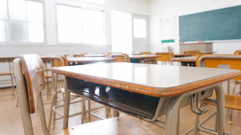 Elevii din Valcea sustin grevele profesorilor incepand de luni