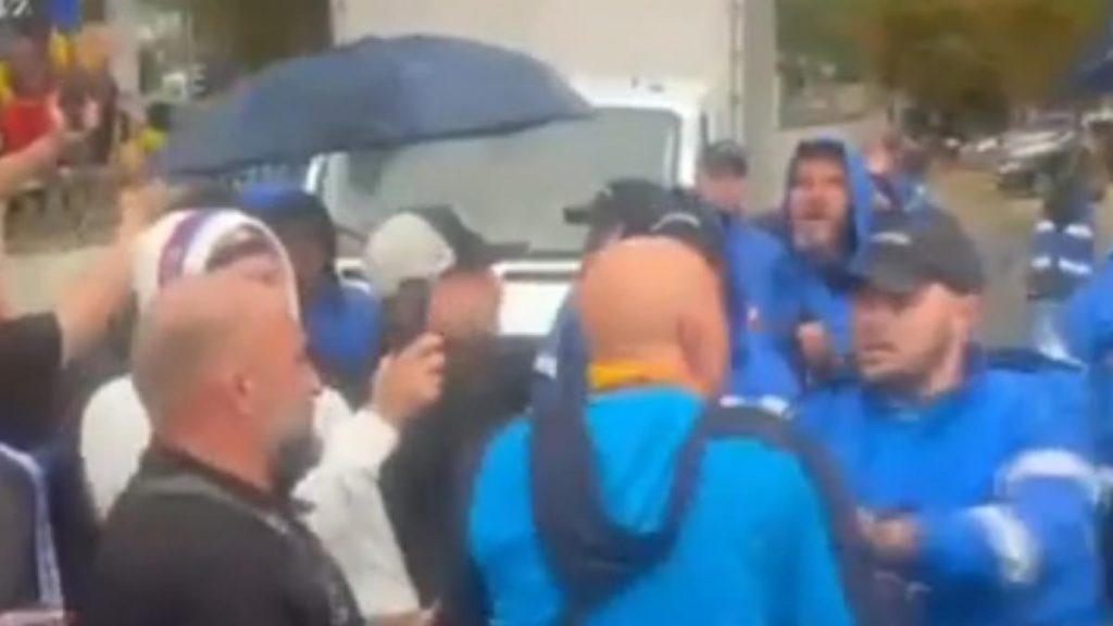 Fanii lui Calin Georgescu au provocat jandarmii la IPJ Ilfov