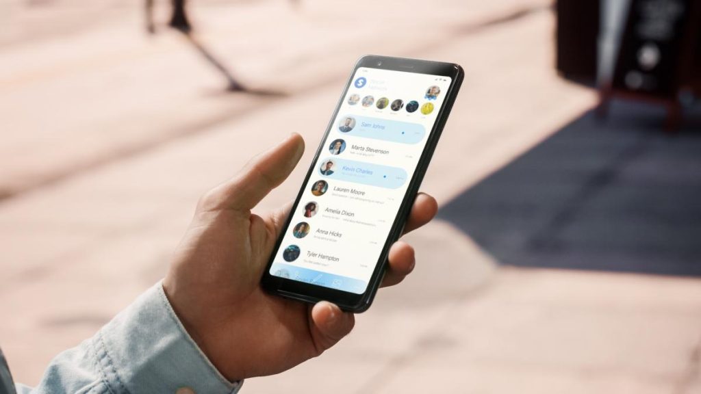 Frauda pe WhatsApp a pacalit zeci de romani