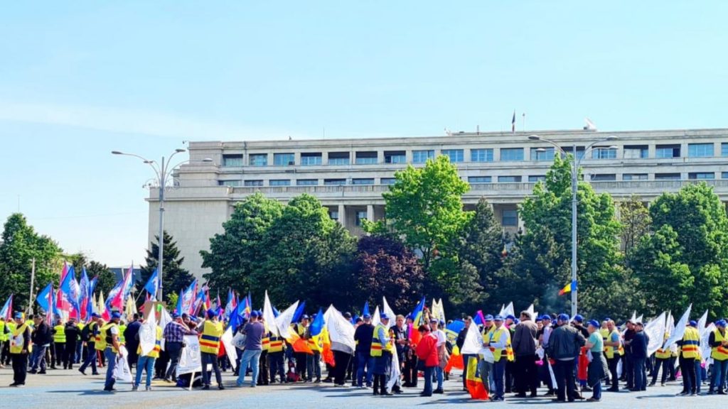 Functioarii publici protesteaza luni in Bucuresti contra concedierilor