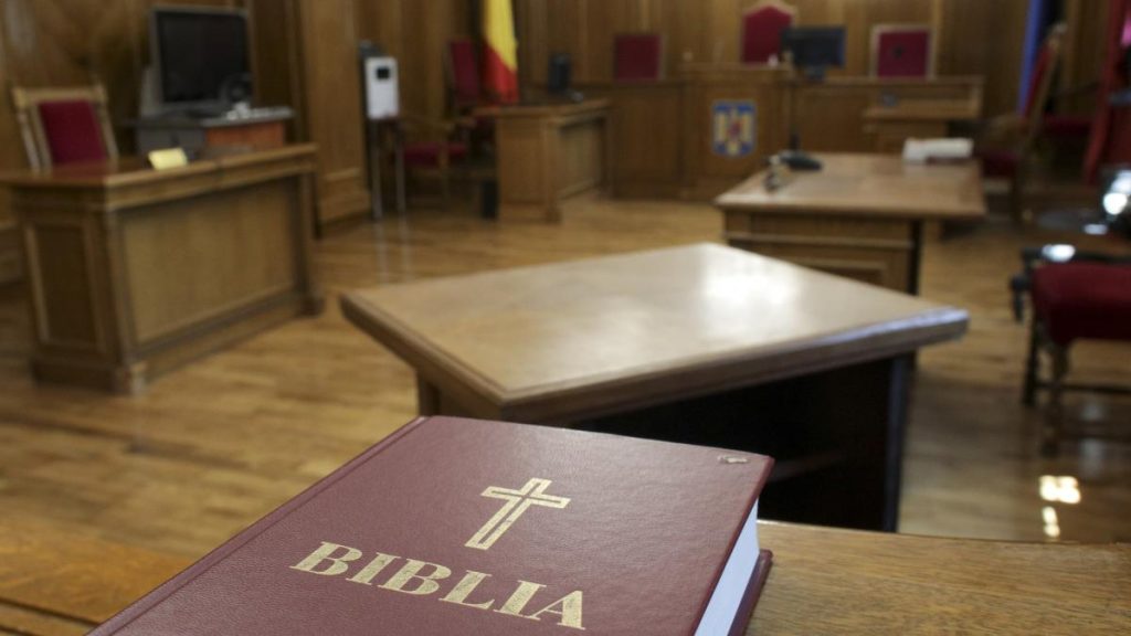 Inalta Curte contesta legea pensiilor magistratilor la CCR