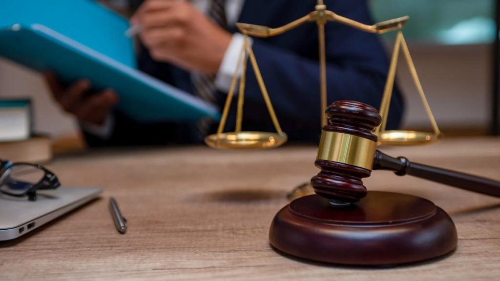 Magistratii acuza amenintari cu violena asupra familiilor lor