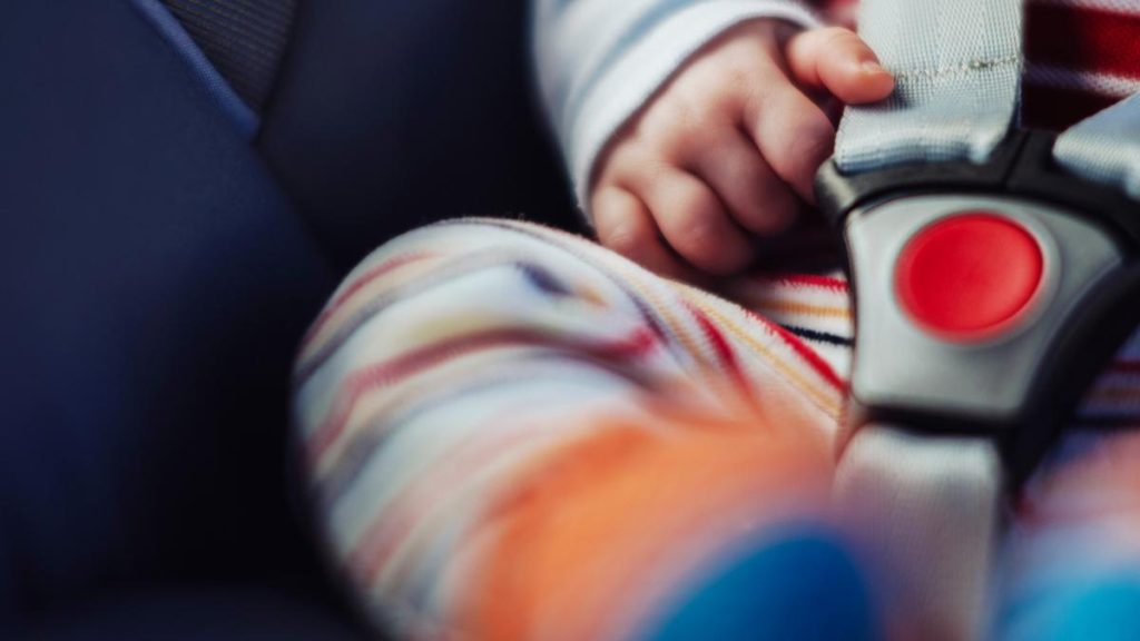 Mama fugit dup condamnarea pentru nepunerea scaunului auto