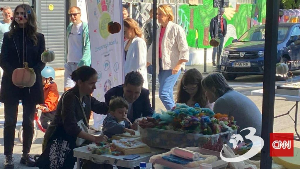 Nicustor Dan a dus copiii pe Calea Victoriei sa faca papusi