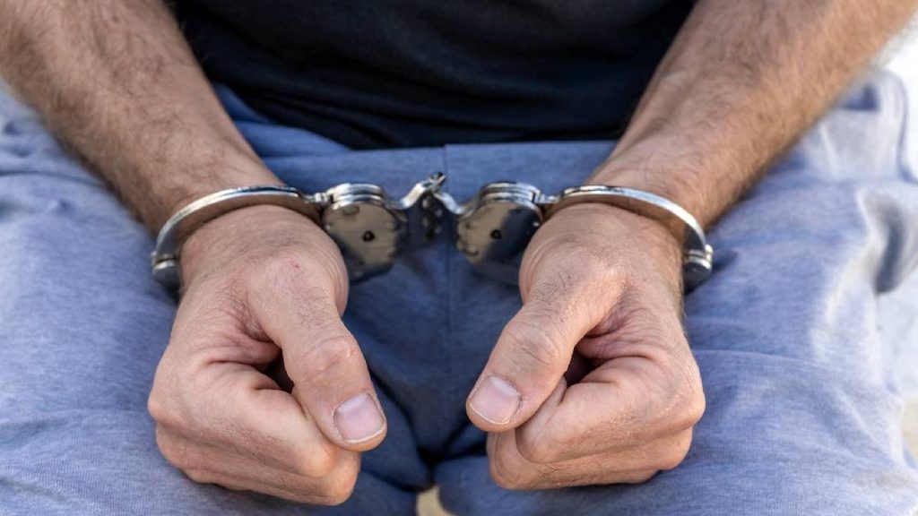 Profesor din Dambovita retinut pentru agresarea unei eleve