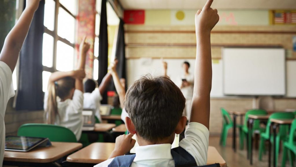 Raport OCDE Profesorii din Romania au salarai mari