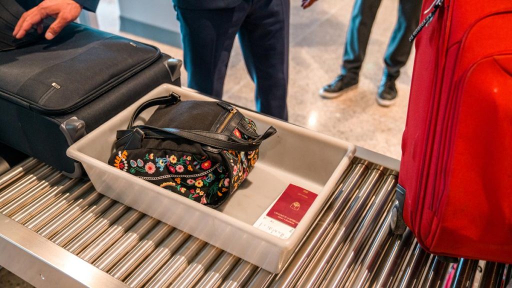 Ryanair accepta bagaje de mana mai mari la bord