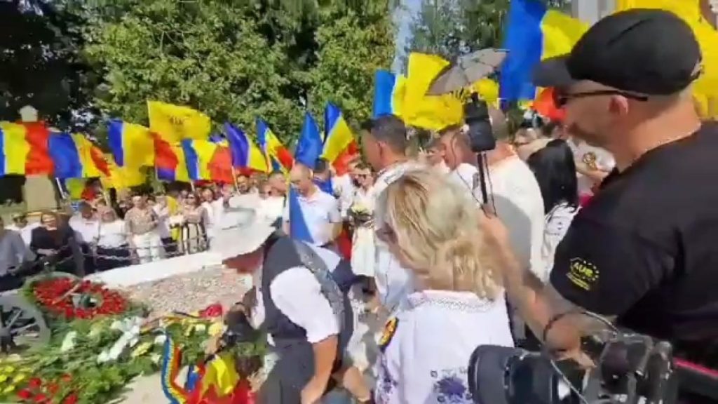 Scandal la Tebea Fotograful lui Simion dat afara de preot