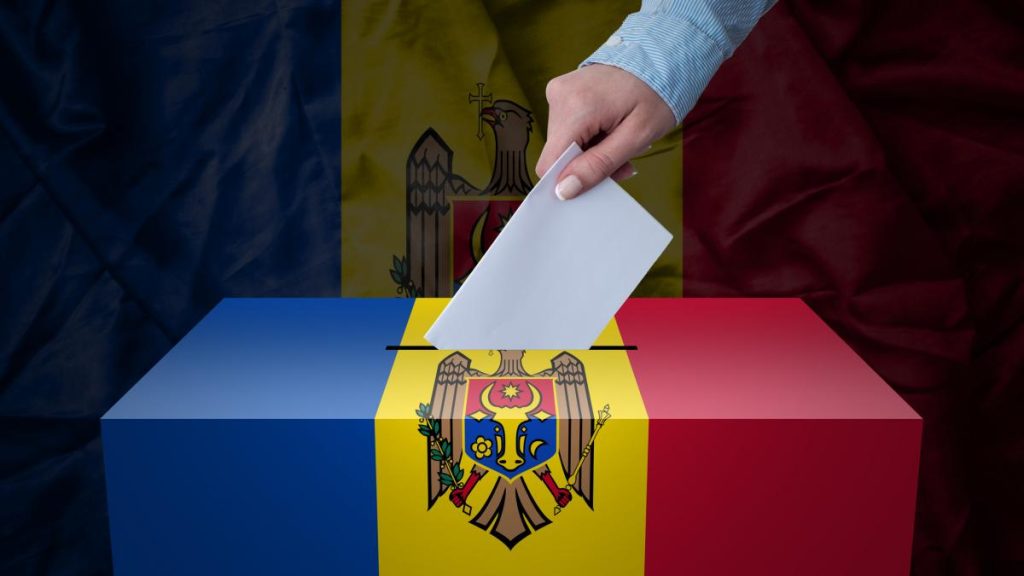 Sectie de votare deschisa la Universitatea de Arte Targu Mures