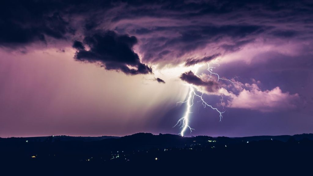 Sefa ANM anunta canicula si aversuri torentiale