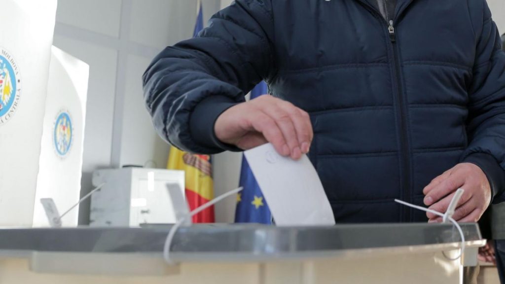 Ultimul sondaj inaite de alegeri in Moldova alegatorii indecisi majoritari Diaspora ar putea decide scrutinul