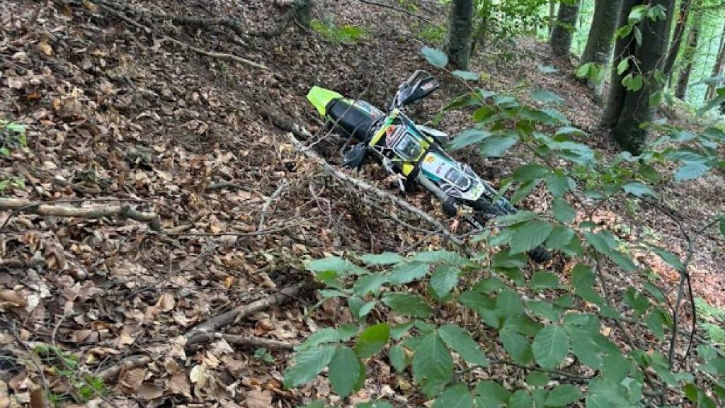 motociclist ranit in padurea din capalna salvat cu elicopterul smurd