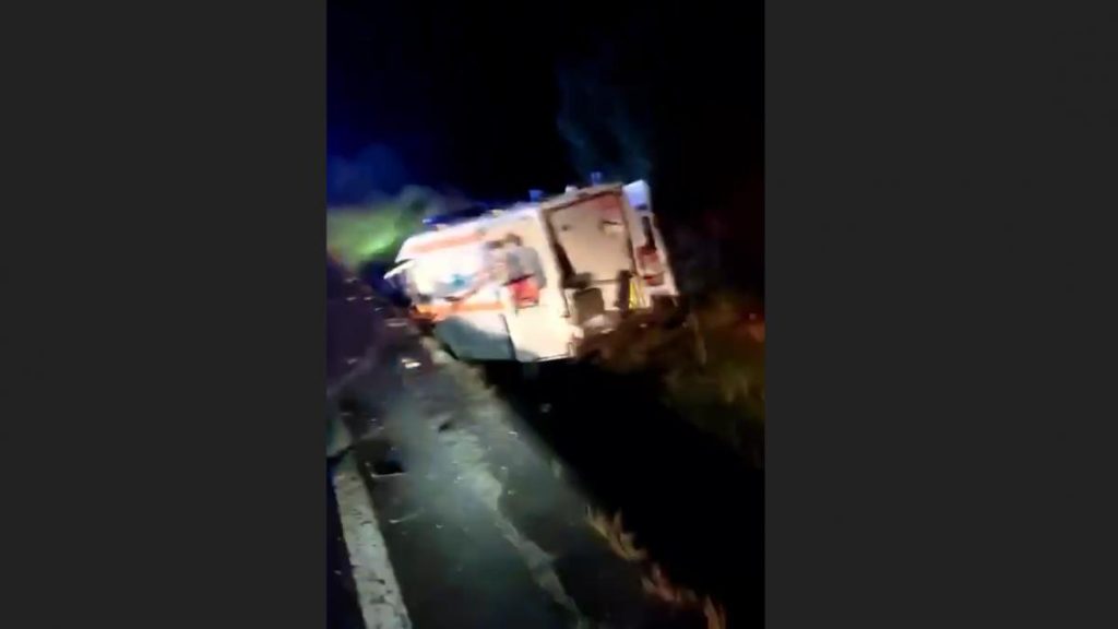 Accident grav pe DN1 ambulanta si masina ciocnire pacienta decedata