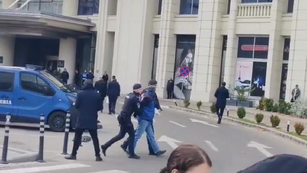 Agitatorii lui Calin Georgescu au facut scandal la sfintire
