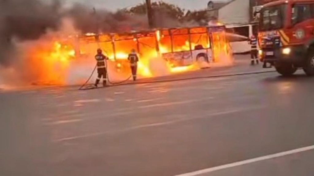 Autobuz pentru muncitori a luat foc la Braila